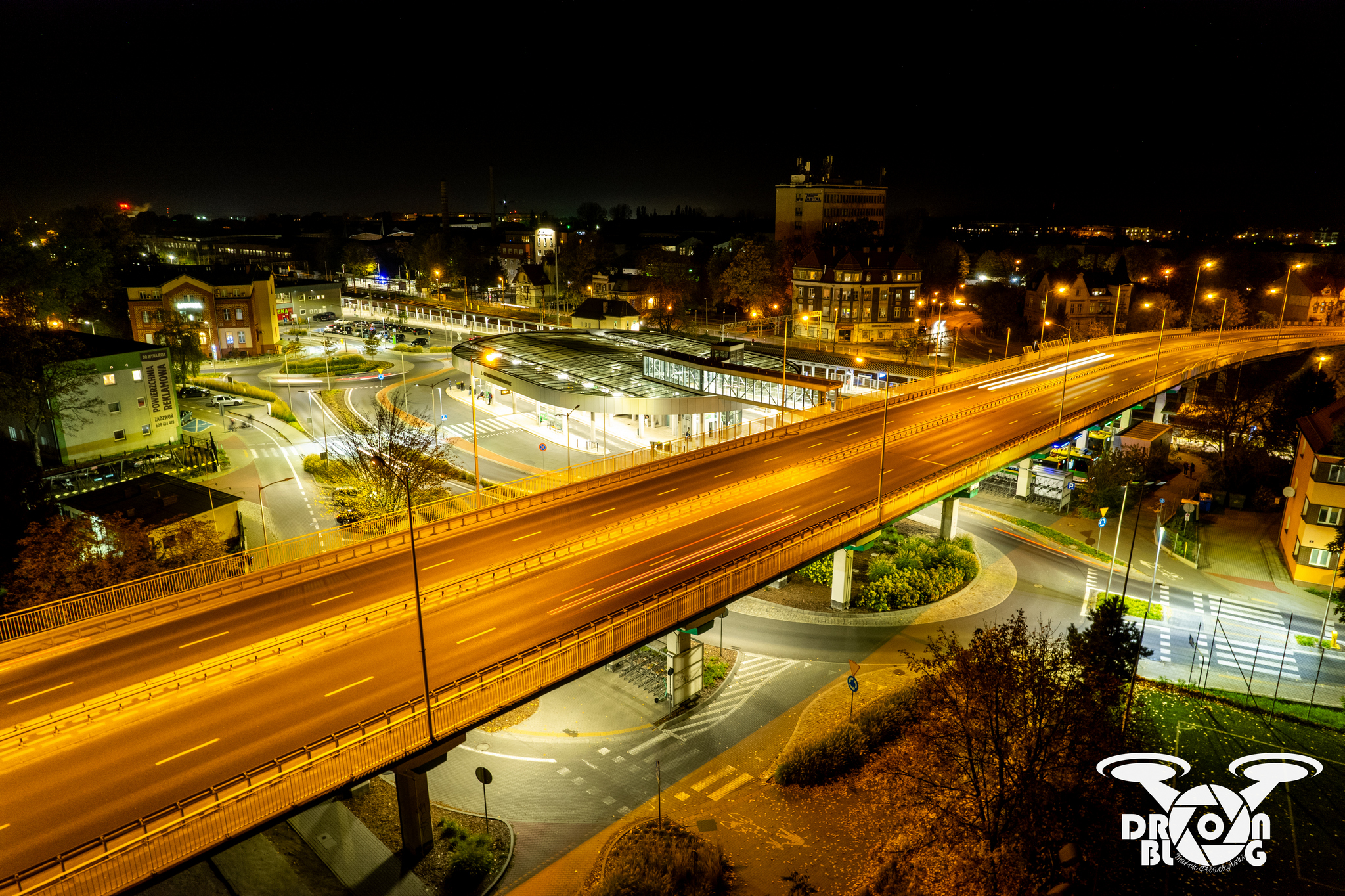 Centrum przesiadkowe w Zielonej Górze nocą